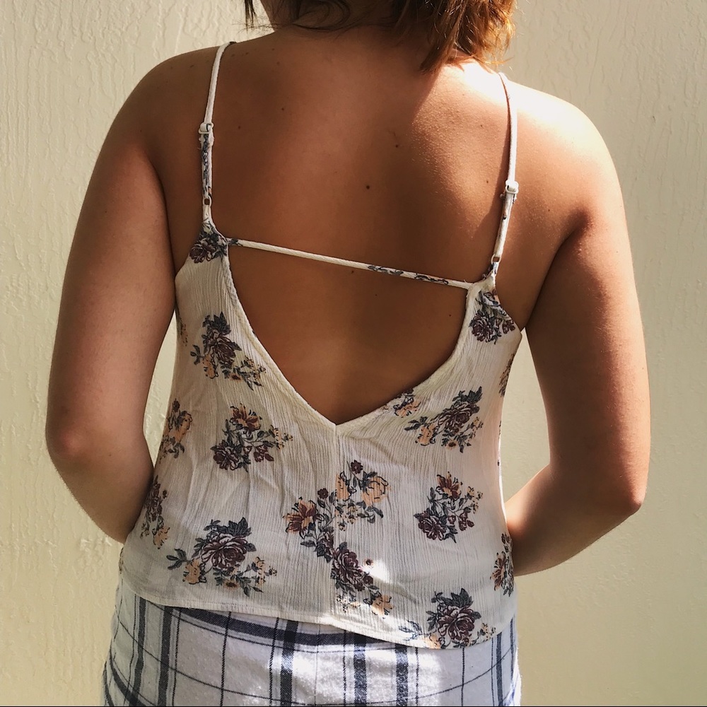 ✨Pacsun flower halter top✨